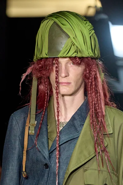Look 99